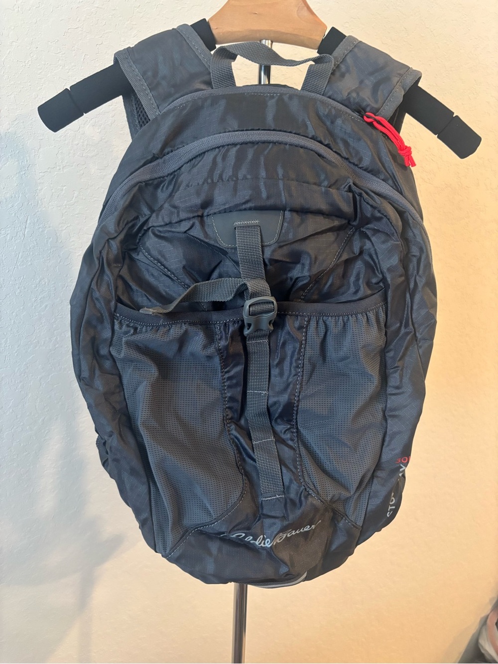 NWT Eddie Bauer Stowaway Packable Daypack 30L Dark Smoke Travel Hiking Backpack
